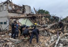 Правоохранители показали видео спасения людей из-под завалов в Краматорске