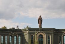 Садовые и монументальные скульптуры: как выбрать идеальный арт-объект