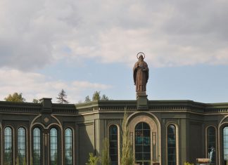 Садовые и монументальные скульптуры: как выбрать идеальный арт-объект