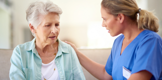 Уход за пожилыми людьми с деменцией: особенности и нюансы