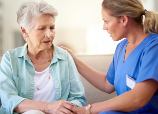 Уход за пожилыми людьми с деменцией: особенности и нюансы