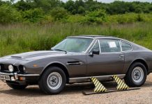 Aston Martin V8 из фильма про Джеймса Бонда выставили на продажу