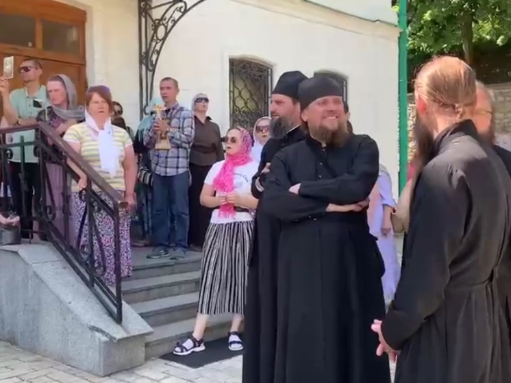 Желавшие «выкинуть» монахов из Киево-Печерской лавры чиновники ушли ни с чем