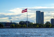 «Репрессии начнут точечно»: журналист Стариков спрогнозировал депортацию россиян из Латвии