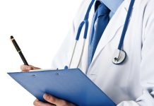 Врачей в Латвии начали сажать за выдачу освобождений от сдачи языкового экзамена