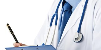 Врачей в Латвии начали сажать за выдачу освобождений от сдачи языкового экзамена