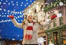 Стало известно, где большинство россиян встретят Новый год