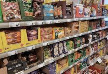 «Едим икру тазиками»: чем питаются россияне в Турции