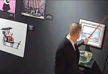 Россиянин пытался съесть кусок картины на ВДНХ