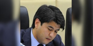 «Зловещее шоу»: Казахстан замер в ожидании приговора убившему жену экс-министру Бишимбаеву