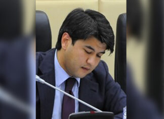 «Зловещее шоу»: Казахстан замер в ожидании приговора убившему жену экс-министру Бишимбаеву