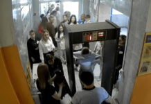 “Не виноваты мы, она сама разделась”: чиновники “разобрались” с “полуголым” скандалом перед ЕГЭ