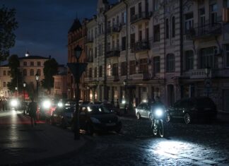 В понедельник свет будут выключать в течение всех суток