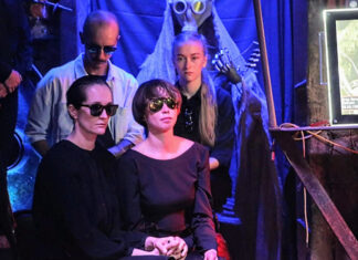 Зайцева-младшая не решалась подойти к гробу отца более часа