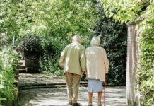 В Госдуме решают, как поощрять супругов за долгие браки