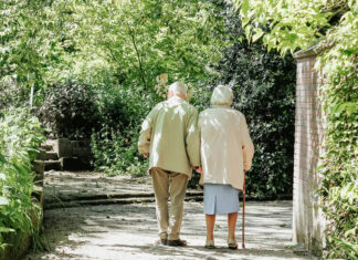 В Госдуме решают, как поощрять супругов за долгие браки