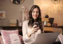 Мошенники начали разговаривать по телефону голосами родственников с помощью дипфейк-технологии