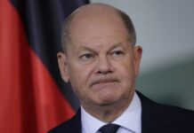 В МИД раскритиковали разговор Шольца с Путиным