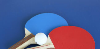 Юношу, засунувшего в тело теннисный шарик, решили отдать в спорт