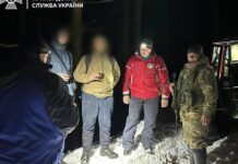 Двое молодых людей три дня бродили по горам в поисках границы