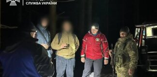 Двое молодых людей три дня бродили по горам в поисках границы