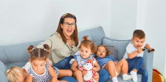 Госдума предложила увеличить число детей в рекламных роликах: «От трех и более»