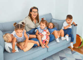 Госдума предложила увеличить число детей в рекламных роликах: «От трех и более»