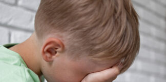 Эксперт Анна Ханину рассказала о негативной стороне детской медийности: хейт, буллинг, слезы