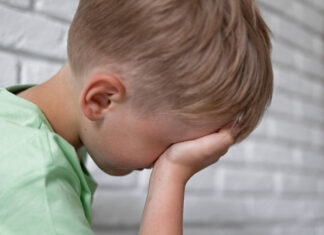 Эксперт Анна Ханину рассказала о негативной стороне детской медийности: хейт, буллинг, слезы