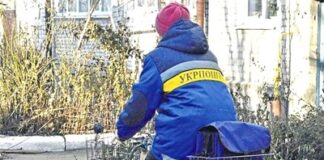 Топ неожиданных историй: Укрпочта и куриные лапы