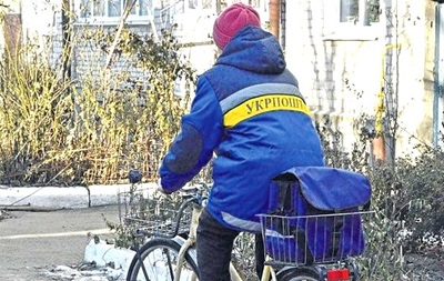 Топ неожиданных историй: Укрпочта и куриные лапы