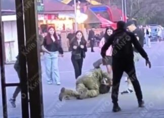 В Киеве подростки избили военного: есть задержанные