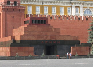 Возвращение Мавзолея: решится ли власть использовать его в качестве трибуны