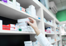 Эксперты рассказали, почему в России стали открывать все меньше аптек