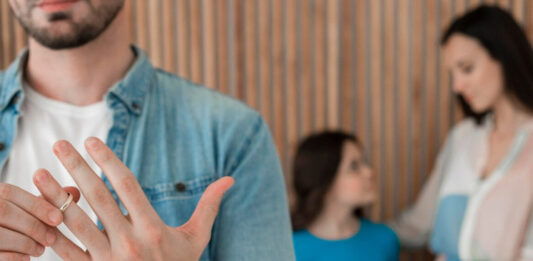 Детей после развода могут оставить обоим родителям одновременно