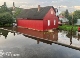 Спасатели устраняют последствия непогоды в пяти областях