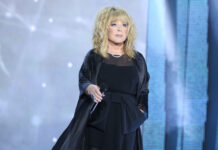 «Только попробуйте»: Пугачева в Латвии пригрозила европейским журналистам