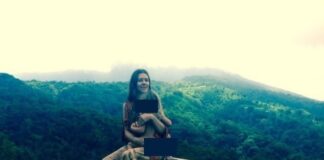 Найденную в индийской пещере Нину Кутину с дочерьми ждут российские органы опеки