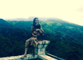 Найденную в индийской пещере Нину Кутину с дочерьми ждут российские органы опеки