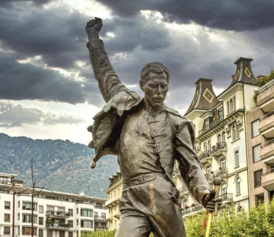 Утверждения о тайной дочери культового певца разделили друзей и поклонников