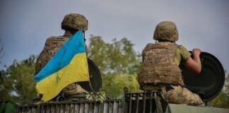 ВСУ устанавливают госфлаги в селе на Сумщине