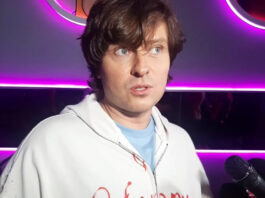 «Содержу нищих»: Прохор Шаляпин поставил памятники на пять пустых могил