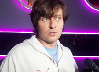 «Содержу нищих»: Прохор Шаляпин поставил памятники на пять пустых могил