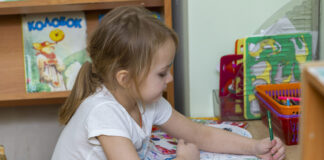 Пока все дома: как развлечь ребенка и дать отдохнуть родителям