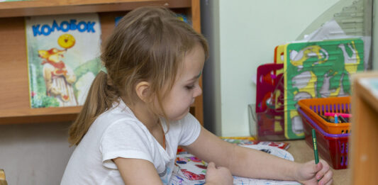 Пока все дома: как развлечь ребенка и дать отдохнуть родителям