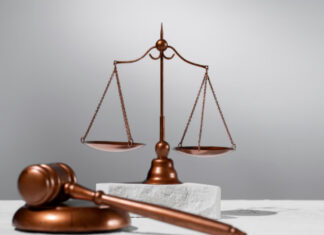 Язык российских законов стал непосильным для понимания обывателями