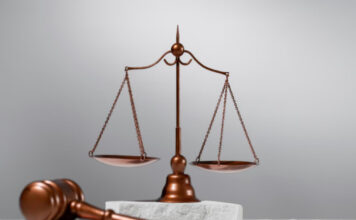 Язык российских законов стал непосильным для понимания обывателями