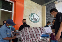 Личинки и стекло в еде: в азиатской стране растет негодование качеством школьного питания