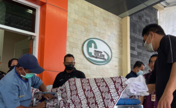 Личинки и стекло в еде: в азиатской стране растет негодование качеством школьного питания