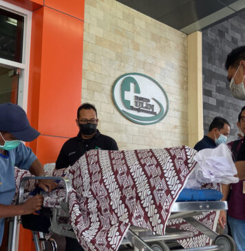 Личинки и стекло в еде: в азиатской стране растет негодование качеством школьного питания